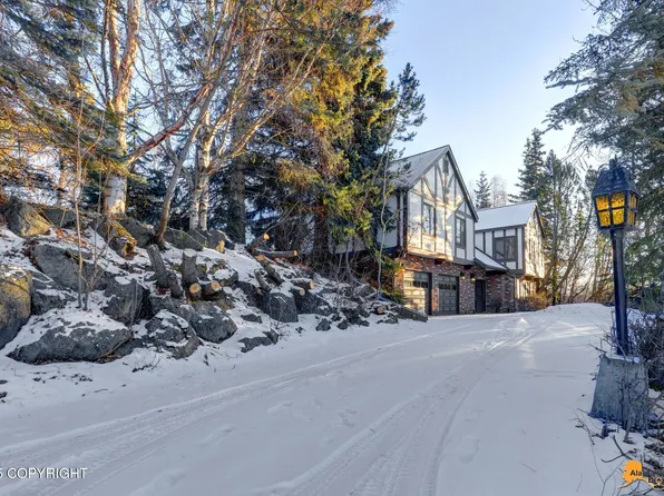 4511 Edinburgh Dr, Anchorage, AK 99502