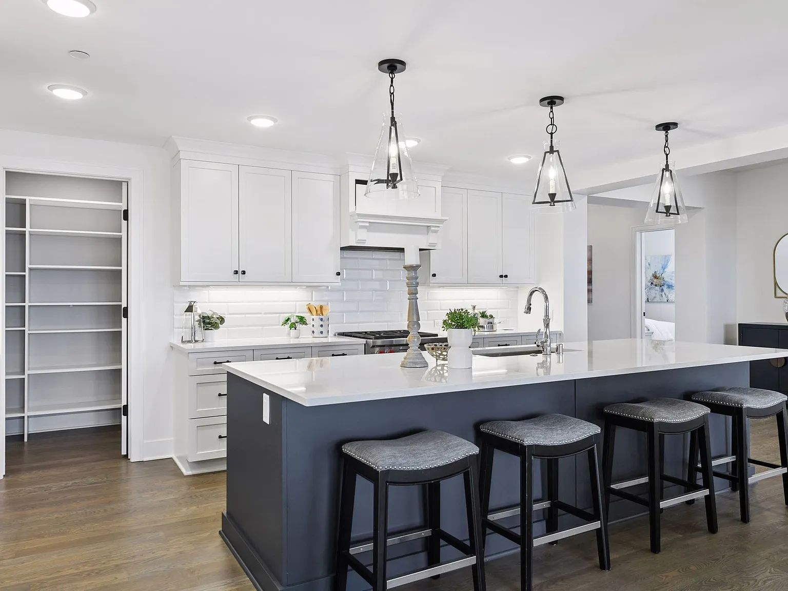 2 bed, 2.5 bath, 2220 sqft, $8,500 — Photo 1