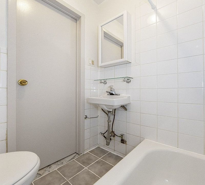 1st image of 406 W 48th St APT 3RE
