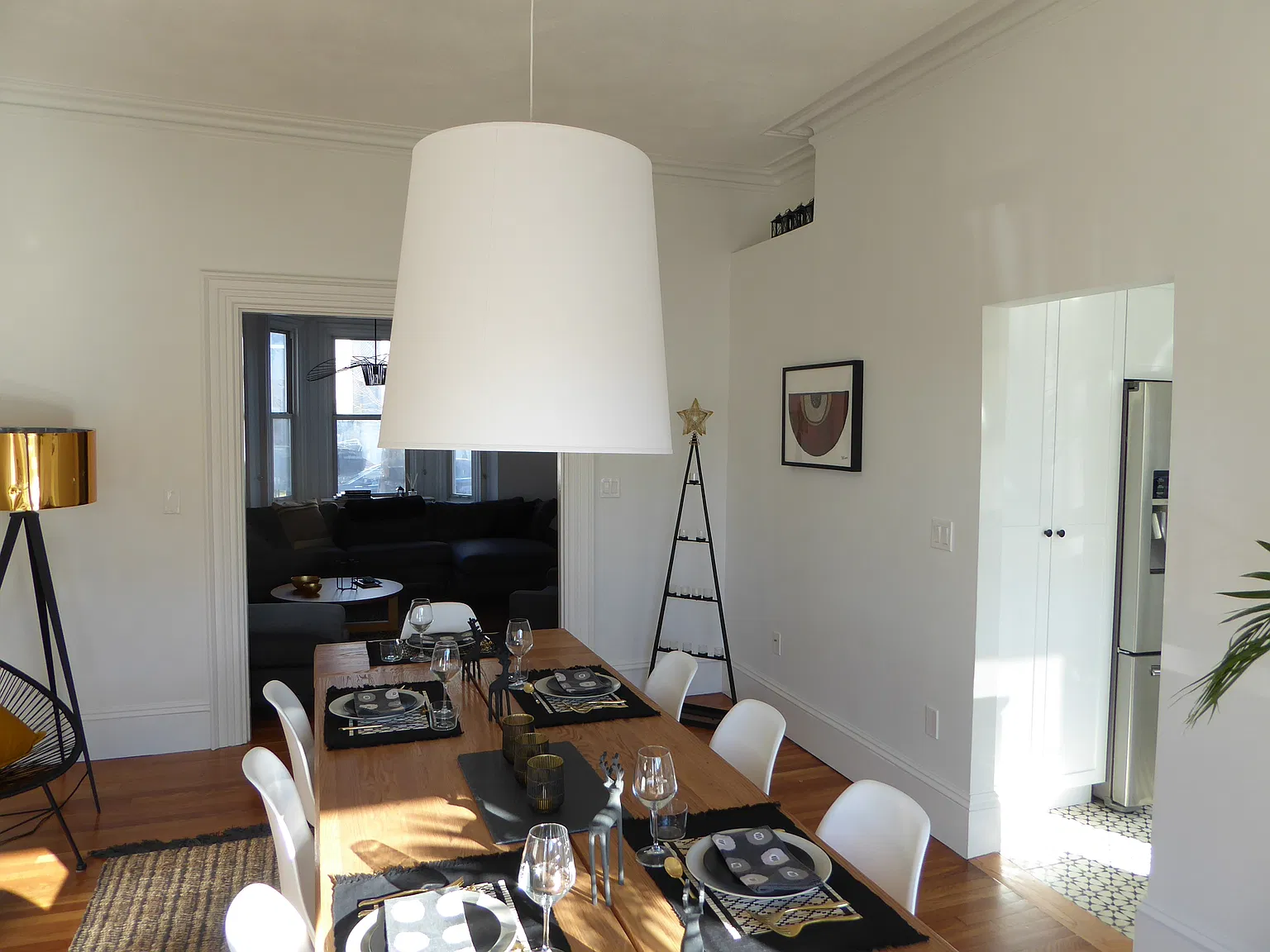4 bed, 2.5 bath, 2100 sqft, $7,400 — Photo 4