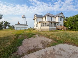 305 E 7th St, Woonsocket, SD 57385