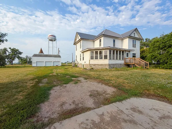 305 E 7th St, Woonsocket, SD 57385
