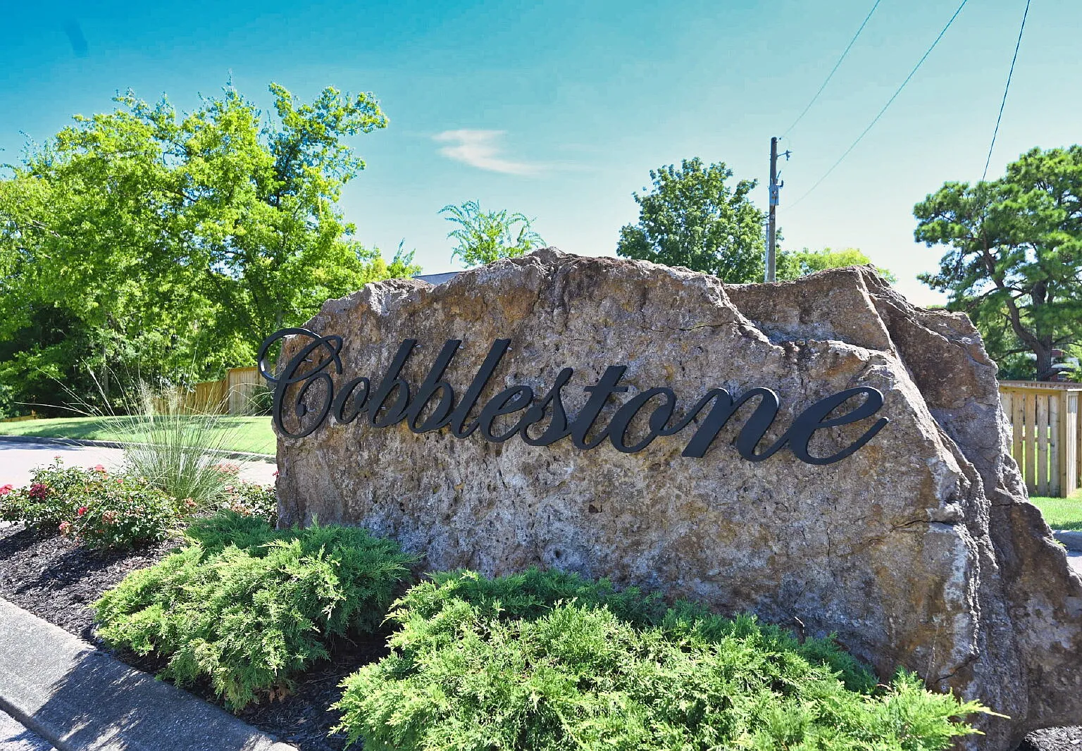 2 bed, 2.5 bath, 1312 sqft, $1,745 — Photo 2