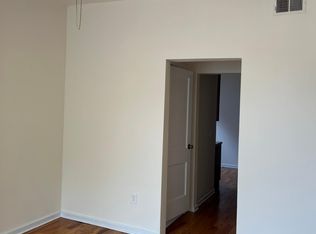 2124 W Irving Park Rd APT 2F, Chicago, IL 60618