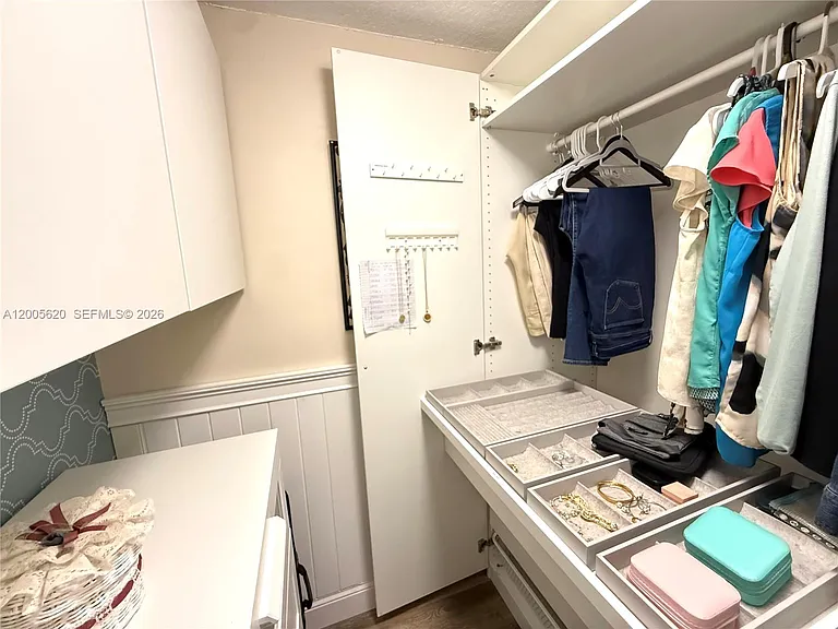 230 Lakeview Dr #307 — Photo 17