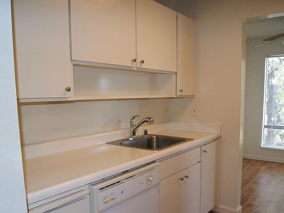 5th image of 320 N Civic Dr APT 414