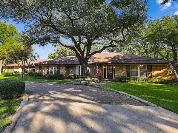 120 Friar Tuck Cir, Denton, TX 76209