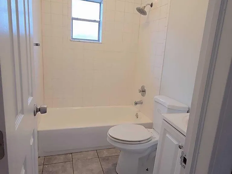 621 NW 5th Ave #3 — Photo 5