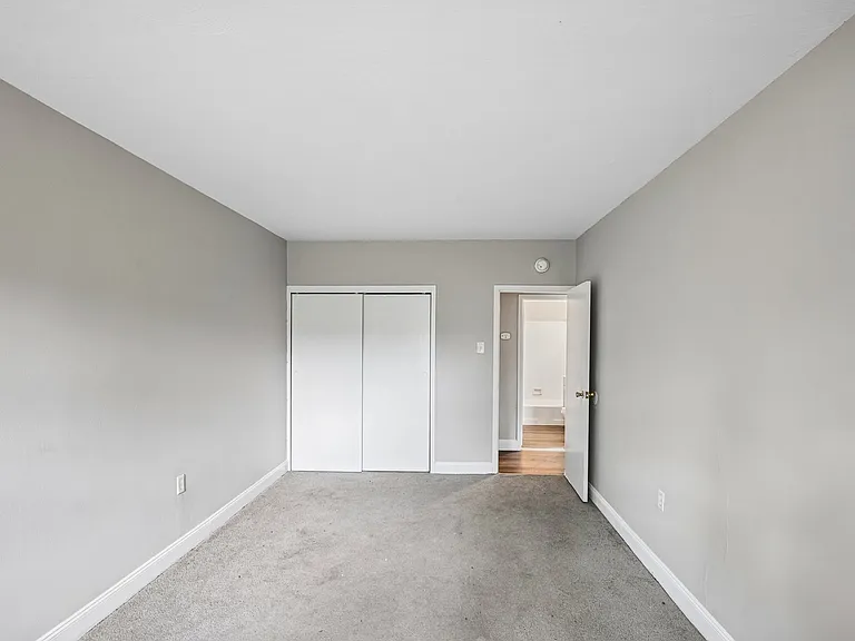 Bryn Mawr Apartments — Photo 22