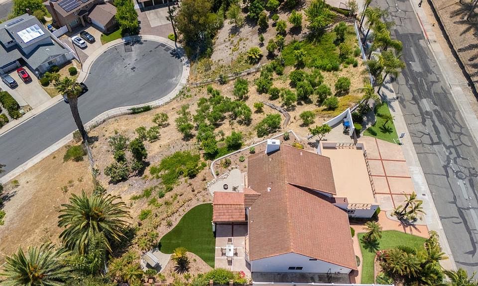 1st image of 1077 Loma Portal Dr
