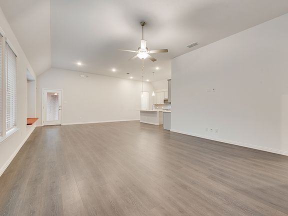 5th image of 609 Plaza Ln