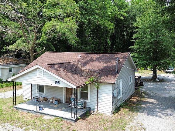 2nd image of 2518 Crescent Ln