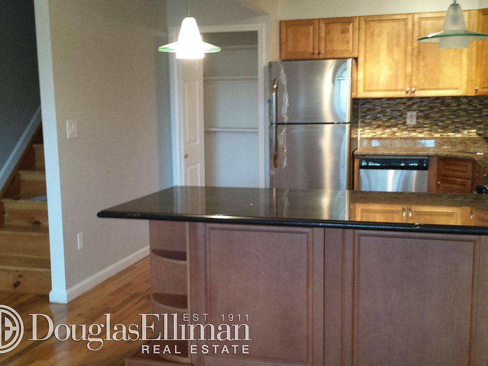 2nd image of 674A Madison St #2