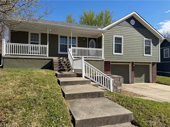 1205 Maple Ln, Pleasant Hill, MO 64080