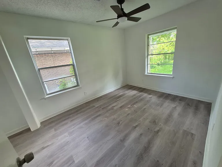 10221 Bretton Dr — Photo 20