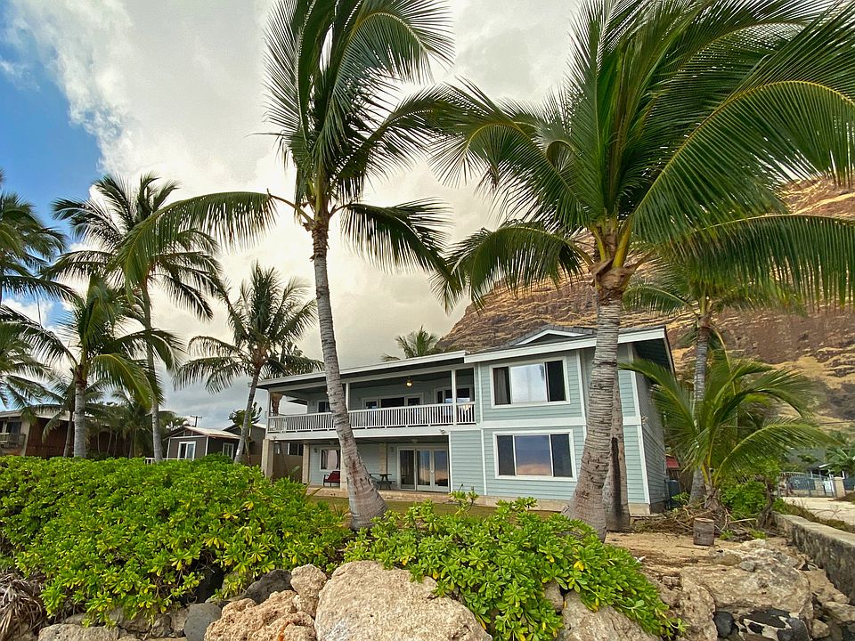 Oceanfront 2-story duplex