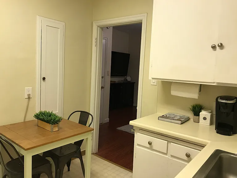 18 Washington Ave — Photo 10