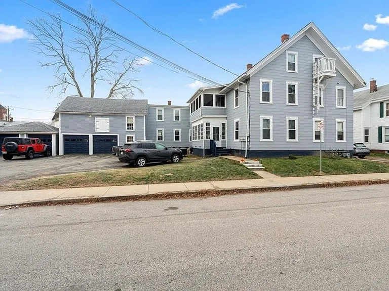 28 Lincoln St #A — Photo 2