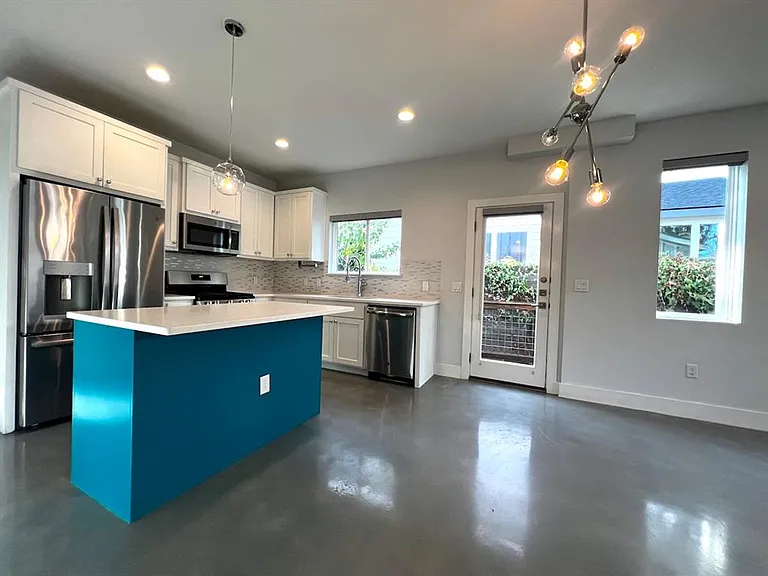 1404 Marcus Pl #2 — Photo 8