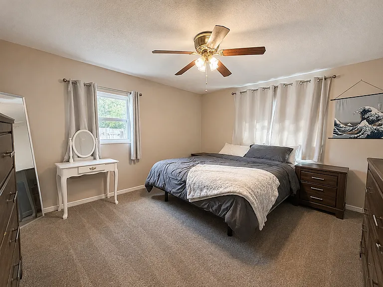 439 Saturn Ln W — Photo 11