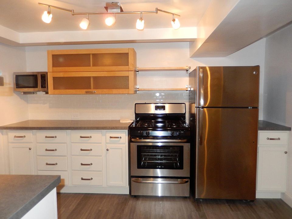 Kitchen 10'x 12'