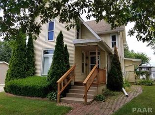 163 S Main St, Farmington, IL 61531