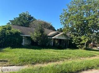 2 Palmer Pl, Gulfport, MS 39507