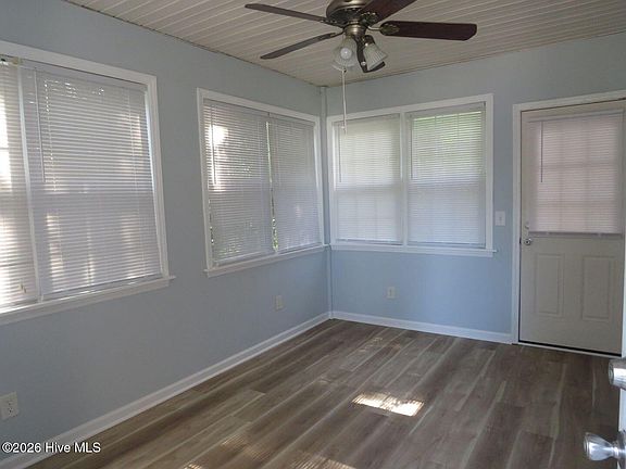 5th image of 208 Stroud St