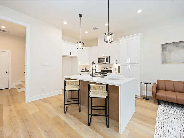 10608 Ashville Dr — Photo 12