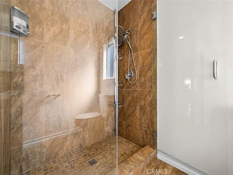 11252 Saticoy St — Photo 16