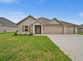 622 Hayden James St, Prairie Grove, AR 72753