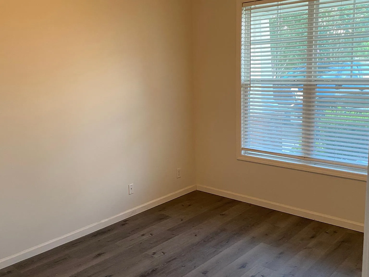 2 bed, 1298 sqft, $1,300 — Photo 4