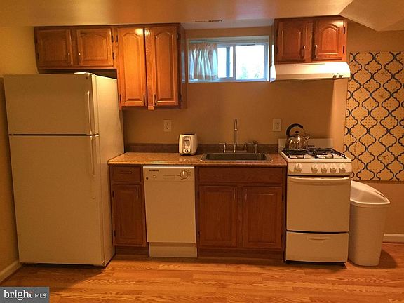 5th image of 2141 Patrick Henry Dr