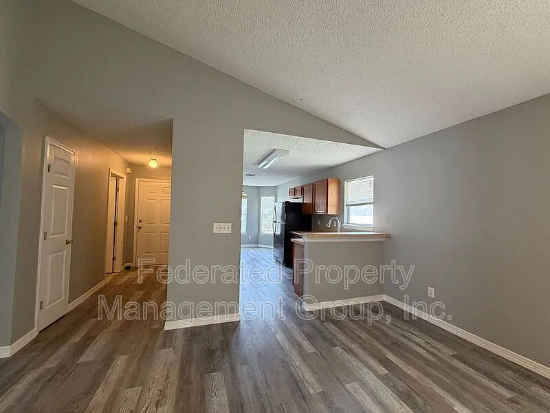 4 bed, 2.0 bath, 1571 sqft, $1,725 — Photo 3