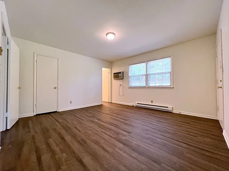 Lakewood Apartments — Photo 14