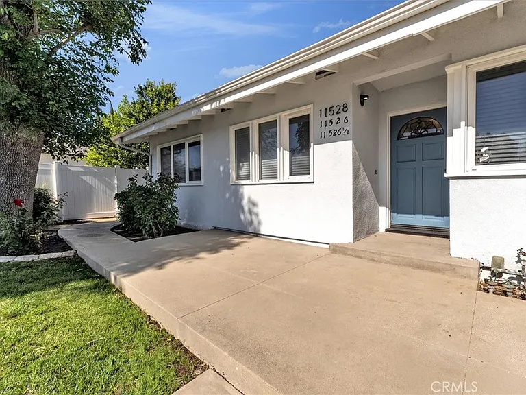 11528 Balboa Blvd — Photo 5