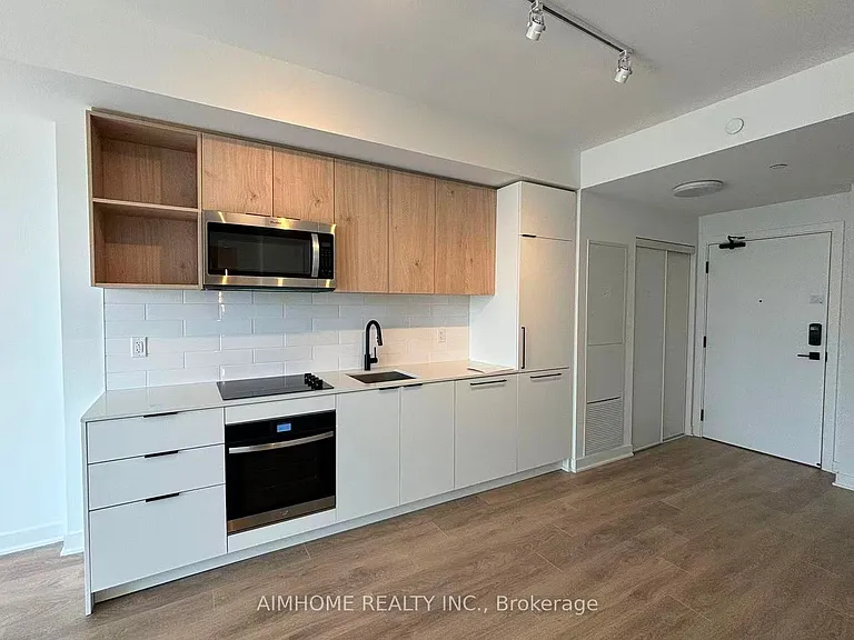 1185 Dupont St #510 — Photo 4