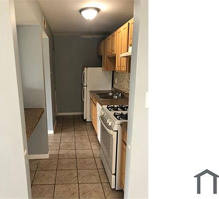 3rd image of 9 N Fernwood Dr