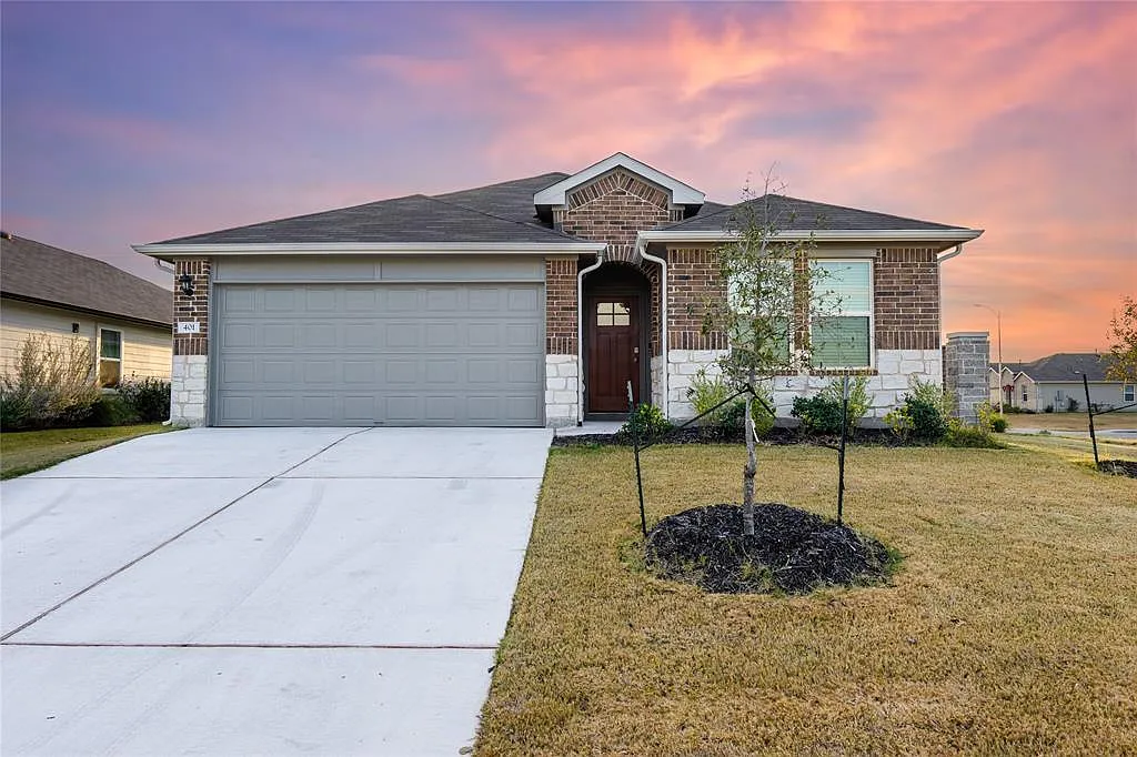 4 bed, 2.0 bath, 1779 sqft, $2,100 — Photo 2