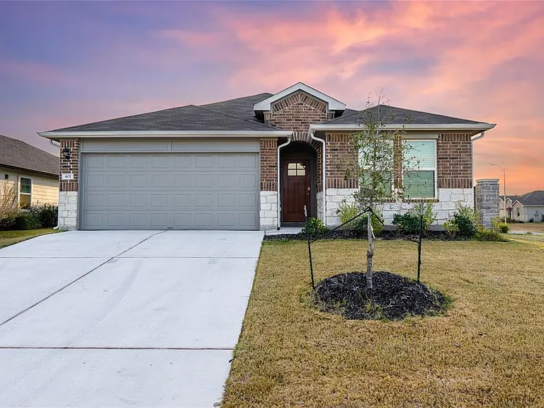 401 Abbey Ln — Photo 2