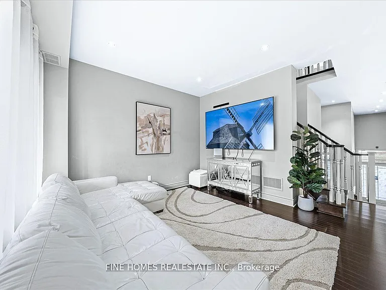 26 Gesher Cres — Photo 10