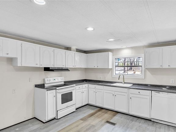 2nd image of 105 Dyar Dr