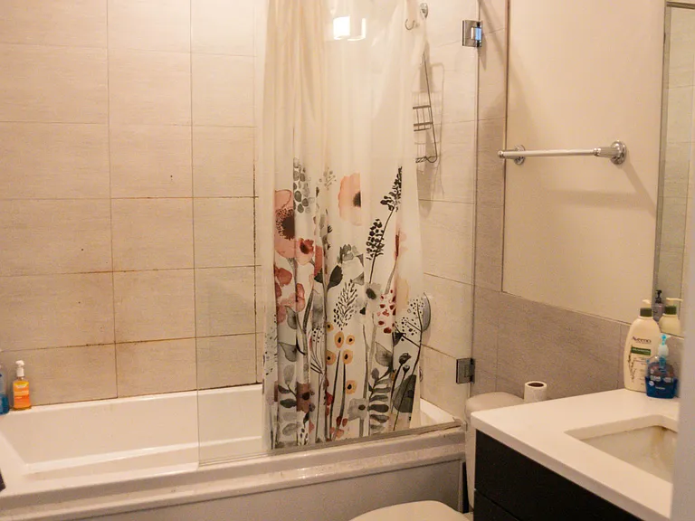 2127 W Division St #2 — Photo 7