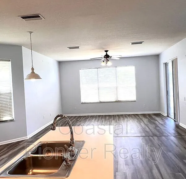 11404 Misty Isle Ln — Photo 9