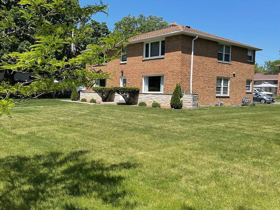 1st image of 5106 W Kinnickinnic River Pkwy #3