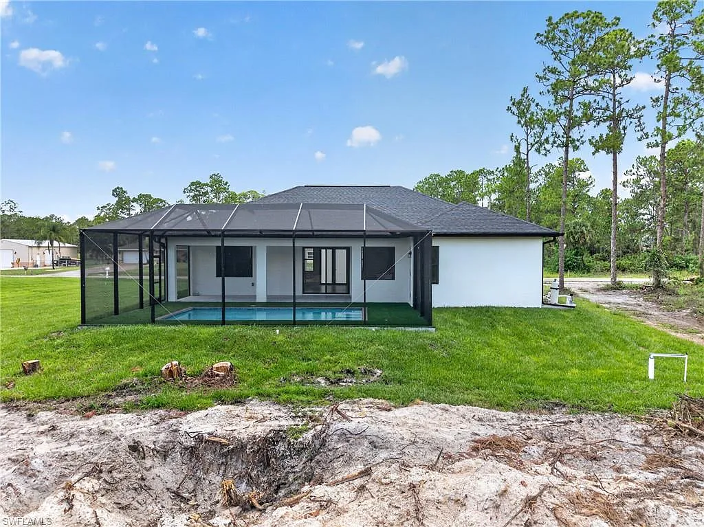 4 bed, 3.0 bath, 1822 sqft, $3,200 — Photo 4