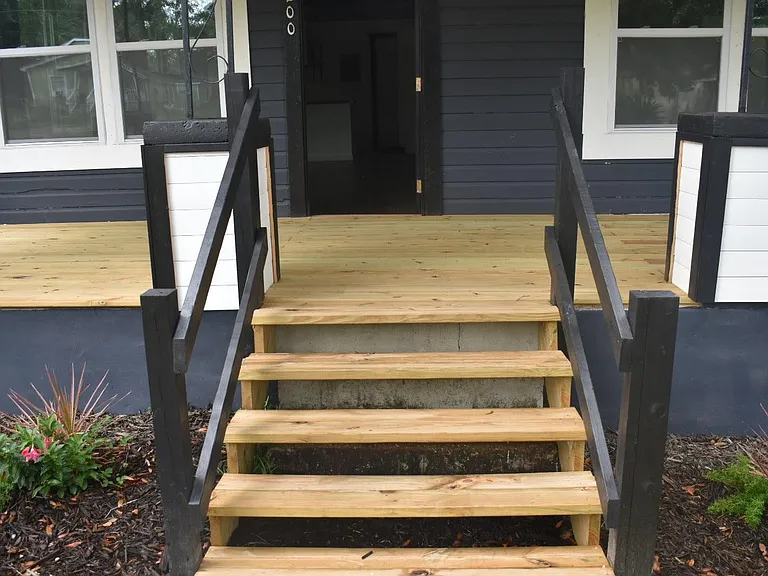 1200 W Lee St — Photo 3