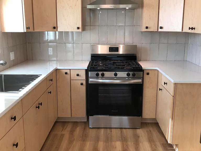 1447 Palm Dr — Photo 11