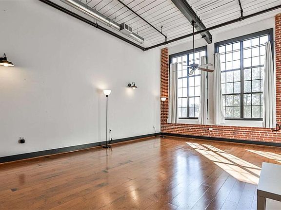 3rd image of 1261 Caroline St #211