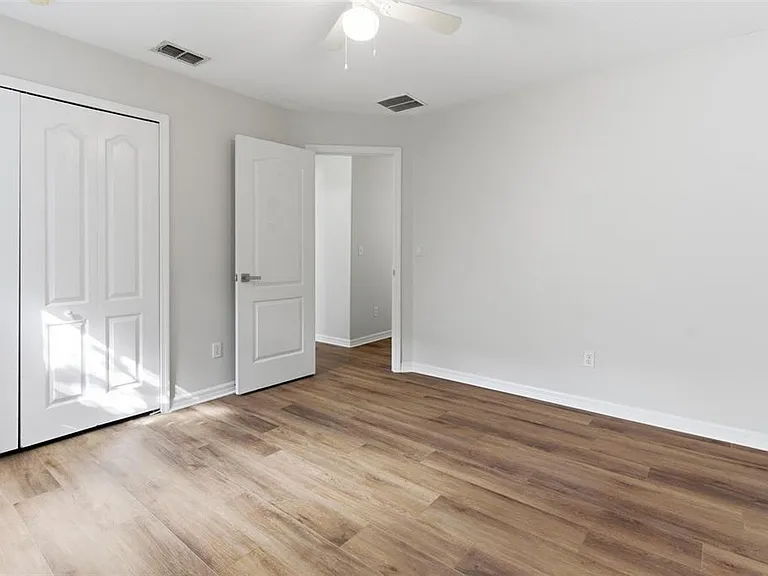 896 Princeton Dr — Photo 18